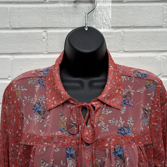 Kori Floral Bell Sleeve Blouse in Coral and Rust - Picture 6 of 11